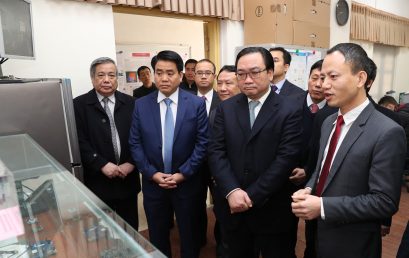 The Secretary of the Party Committee in Ha Noi City – Hoang Trung Hai visited VNU Key Laboratories at VNU University of Engineering and Technology