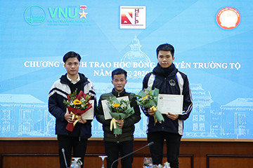 04 sinh viên Trường Đại học Công nghệ nhận học bổng Nguyễn Trường Tộ năm học 2020-2021