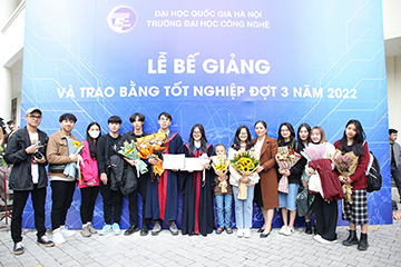 Trường Đại học Công nghệ trao bằng tốt nghiệp cho sinh viên khóa đầu tiên ngành Kỹ thuật robot